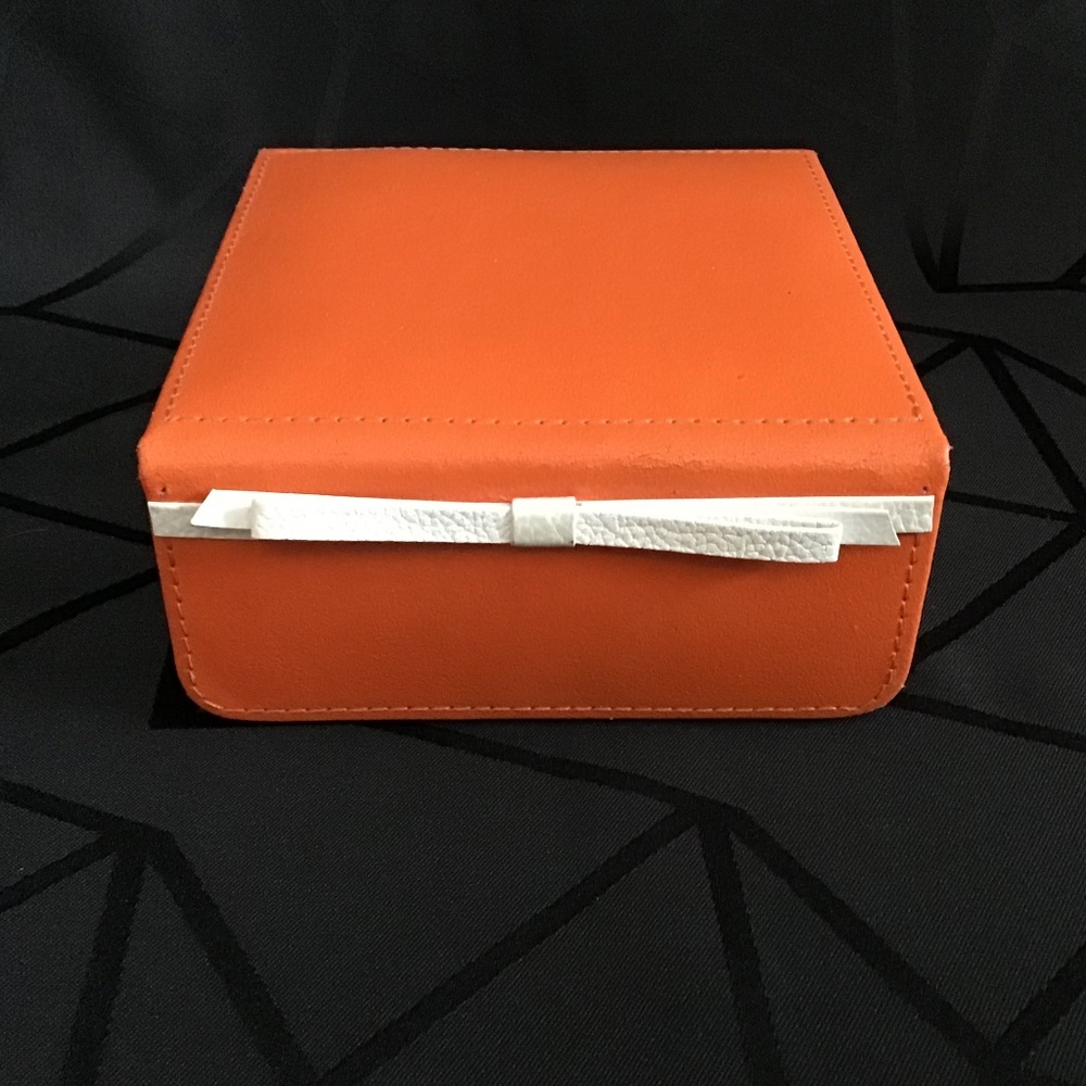 NWOT Faux Leather and Suede jewelry box with white ribbon detail on front